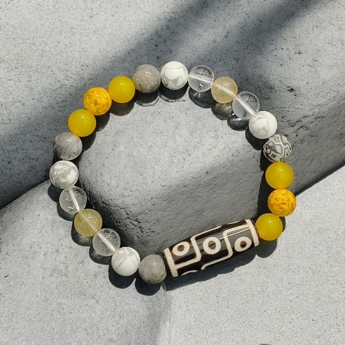 THE AURORIS Modern 9-Eye Dzi Bracelet