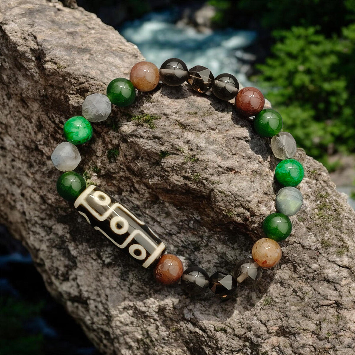 THE VERDARA Modern 9-Eye Dzi Bracelet