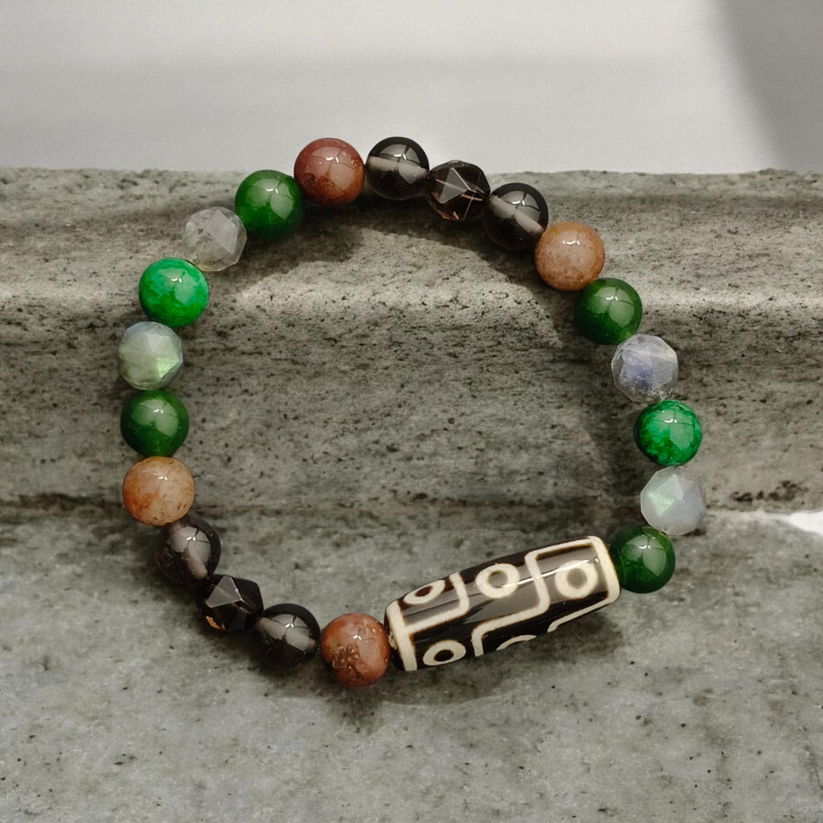THE VERDARA Modern 9-Eye Dzi Bracelet